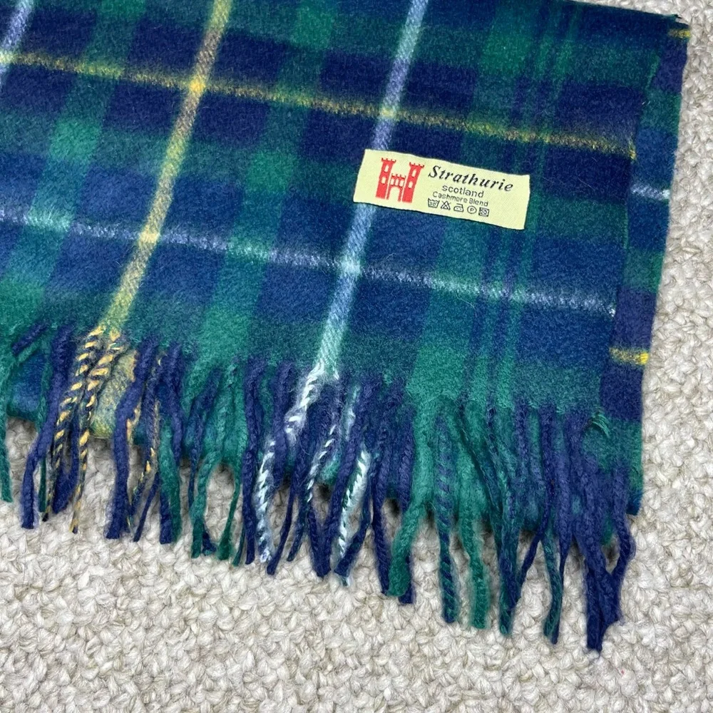 Strathurie cashmere scarf